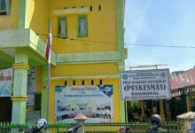 ALIANSI PEMUDA ANTI KORUPSI COPOT KEPALA PUSKESMAS SIDAKKAL DIDUGA JARANG MASUK