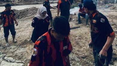 KETUA SAPMA PP KOTA PADANGSIDIMPUAN, ABDUL HUSEIN SIMAMORA SH, BERSAMA TIME MEMBERIKAN BANTUAN BENCANA ALAM DESA GAROGA TAPSEL