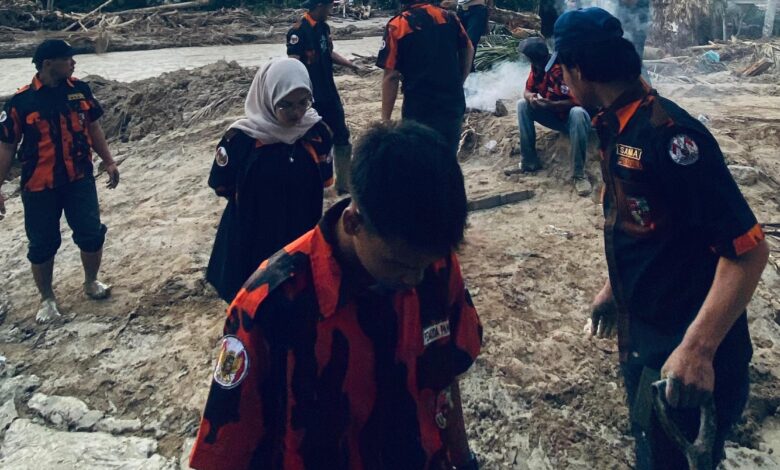 KETUA SAPMA PP KOTA PADANGSIDIMPUAN, ABDUL HUSEIN SIMAMORA SH, BERSAMA TIME MEMBERIKAN BANTUAN BENCANA ALAM DESA GAROGA TAPSEL KETUA SAPMA PP KOTA PADANGSIDIMPUAN, ABDUL HUSEIN SIMAMORA SH, BERSAMA TIME MEMBERIKAN BANTUAN BENCANA ALAM DESA GAROGA TAPSEL