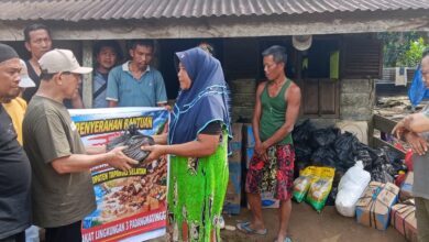 BKM MESJID AL-IHKLAS LK.3 KEL PADANGMATINGGI SALURKAN BANTUAN BENCANA ALAM DI TAPANULI SELATAN