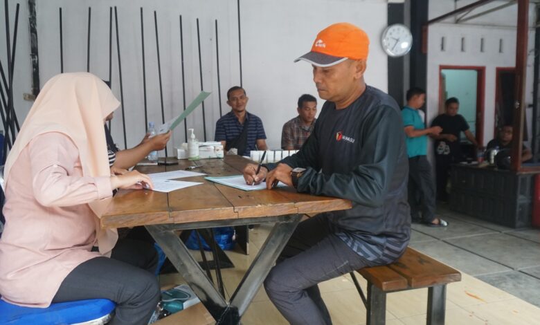 BNNK TAPSEL LAKUKAN TES URINE MENDADAK TERHADAP PEGAWAI BAWASLU TAPANULI SELATAN