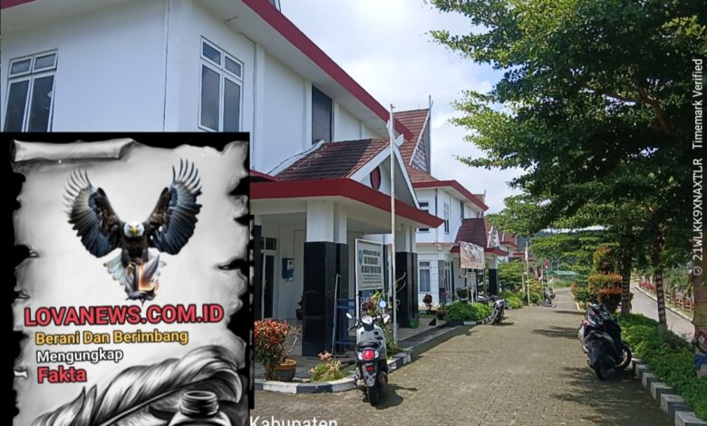 LAPOR PAK BUPATI, KANTOR DINAS PERUMAHAN RAKYAT DAN KAWASAN PEMUKIMAN TAPANULI SELATAN, TIDAK MENGIBARKAN  BENDERA MERAH PUTIH