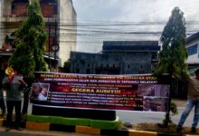 Aksi unjuk Rasa di Depan Hotel Mega Permata JSI-GRIP Meminta Agar BPK Sumut Memeriksa Pekerjaan Proyek Di Tapanuli Selatan Khusus Dinas PUPR