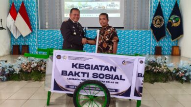 Kalapas Padangsidimpuan serahkan Bantuan Gerobak kepada Warga Binaan Dalam Rangkaian HBD-62