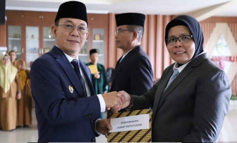 Bupati Tapanuliselatan Lantik Dua pejabat Tinggi pratama Efrida Yanti Pakpahan,STP,MM Sebagai Kadis Pendidikan Tapsel