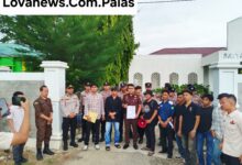 FMPB Gelar Aksi Unjuk Rasa Di Kejari Padang Lawas, Dugaan Pungli Dana THR Guru Pai