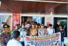 Gabungan Massa AMB Lakukan Aksi Damai Di Kantor DPRD Dan kantor Walikota Kota padangsidimpuan Atas Ranperda Di MEDAN
