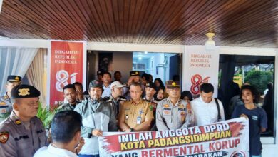 Gabungan Massa AMB Lakukan Aksi Damai Di Kantor DPRD Dan kantor Walikota Kota padangsidimpuan Atas Ranperda Di MEDAN Gabungan Massa AMB Lakukan Aksi Damai Di Kantor DPRD Dan kantor Walikota Kota padangsidimpuan Atas Ranperda Di MEDAN