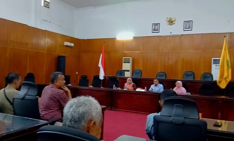 RDP Di DPRD Padangsidimpuan, AMB Kecewa Tak Satupun DPRD Berani Hadir RDP Di DPRD Padangsidimpuan, AMB Kecewa Tak Satupun DPRD Berani Hadir